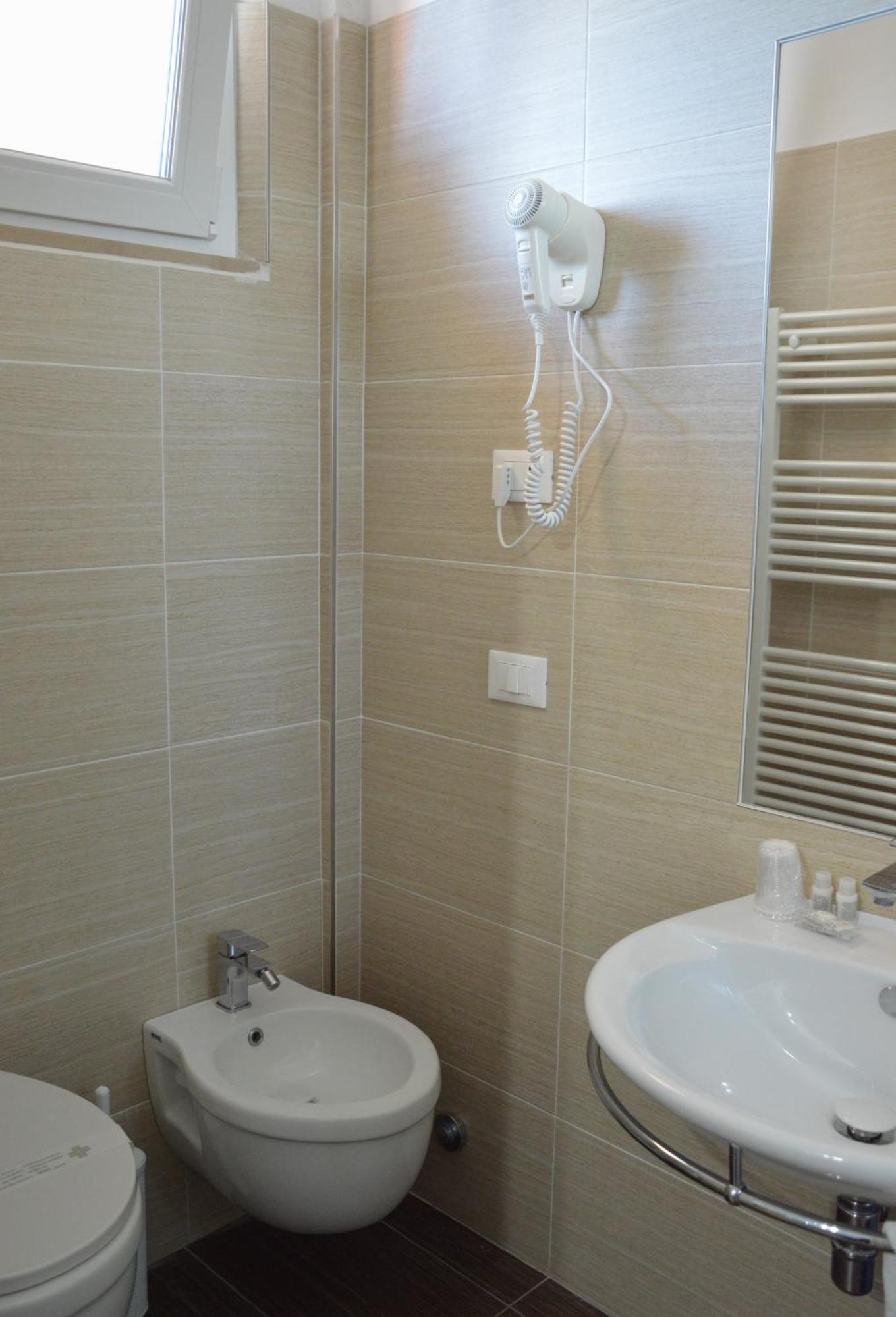 Hotel Caesar Пезаро Экстерьер фото