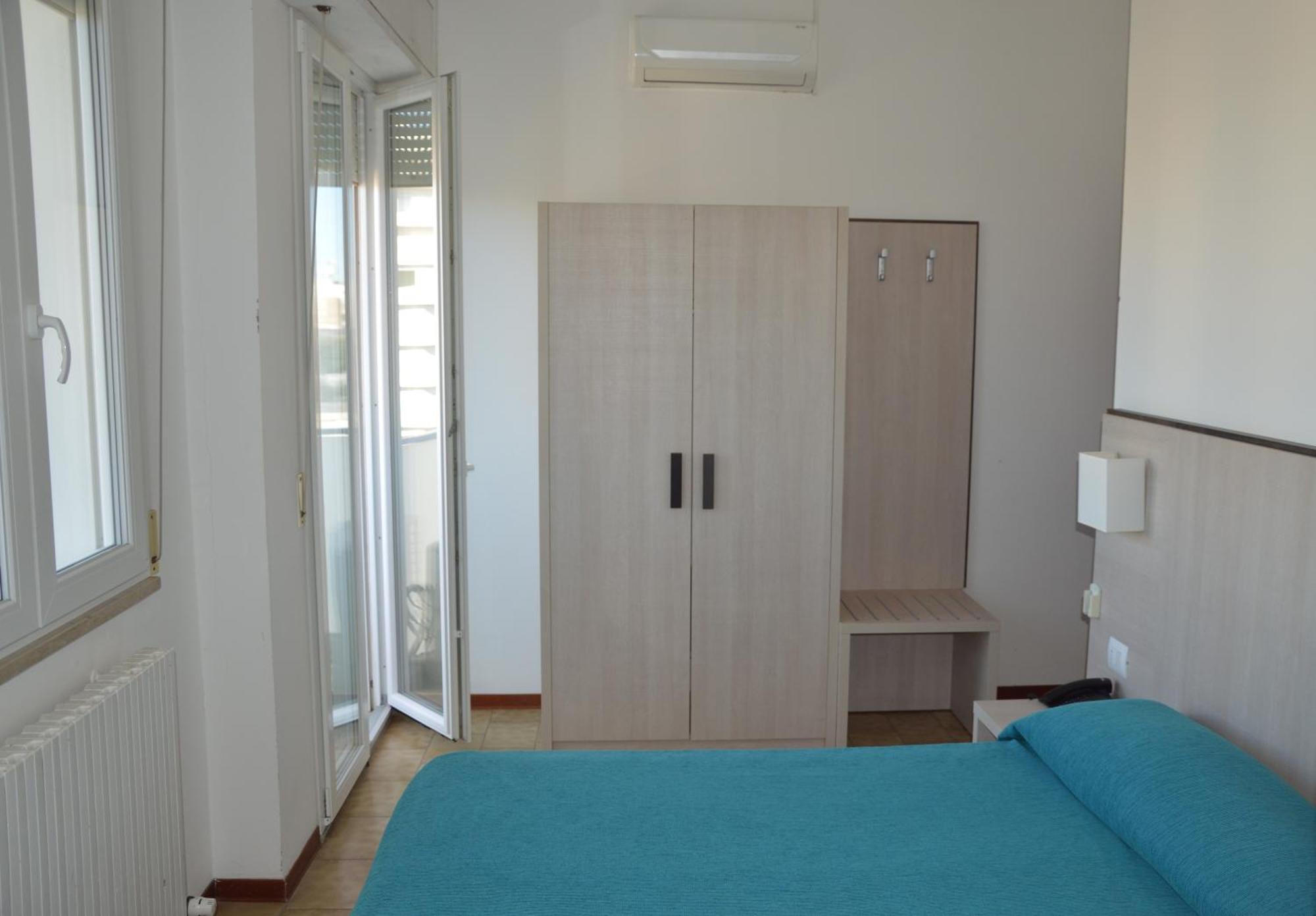 Hotel Caesar Пезаро Экстерьер фото
